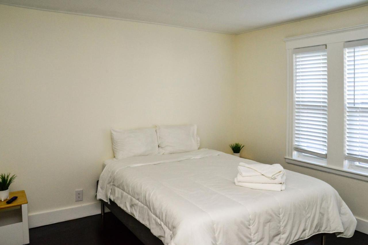Modern Two Bedroom Condo - Boston Stoneham 외부 사진
