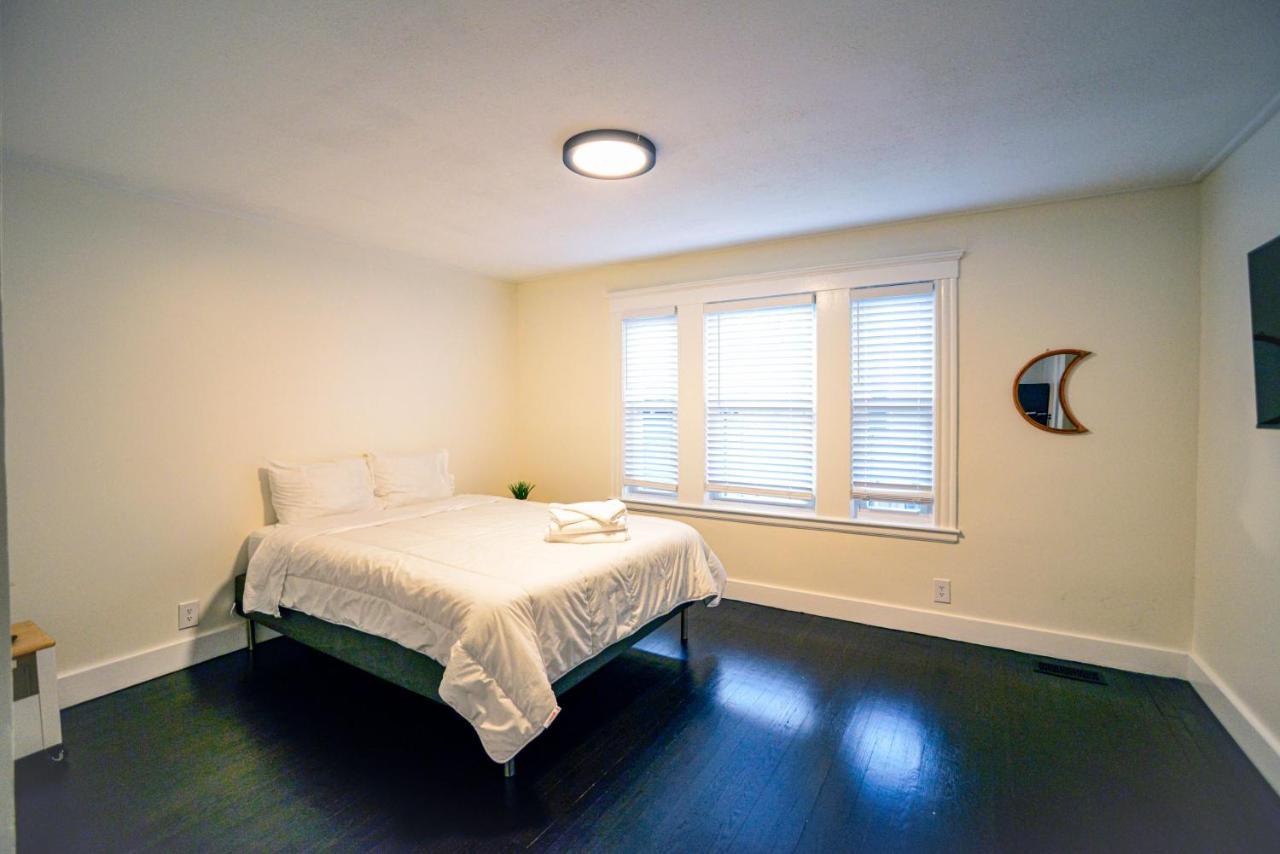 Modern Two Bedroom Condo - Boston Stoneham 외부 사진