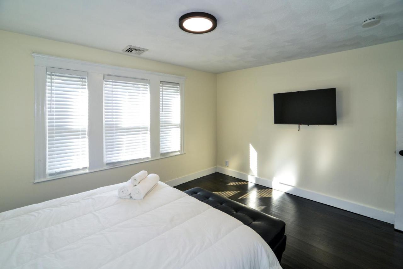 Modern Two Bedroom Condo - Boston Stoneham 외부 사진