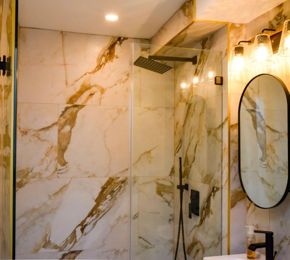 Modern Two Bedroom Condo - Boston Stoneham 외부 사진