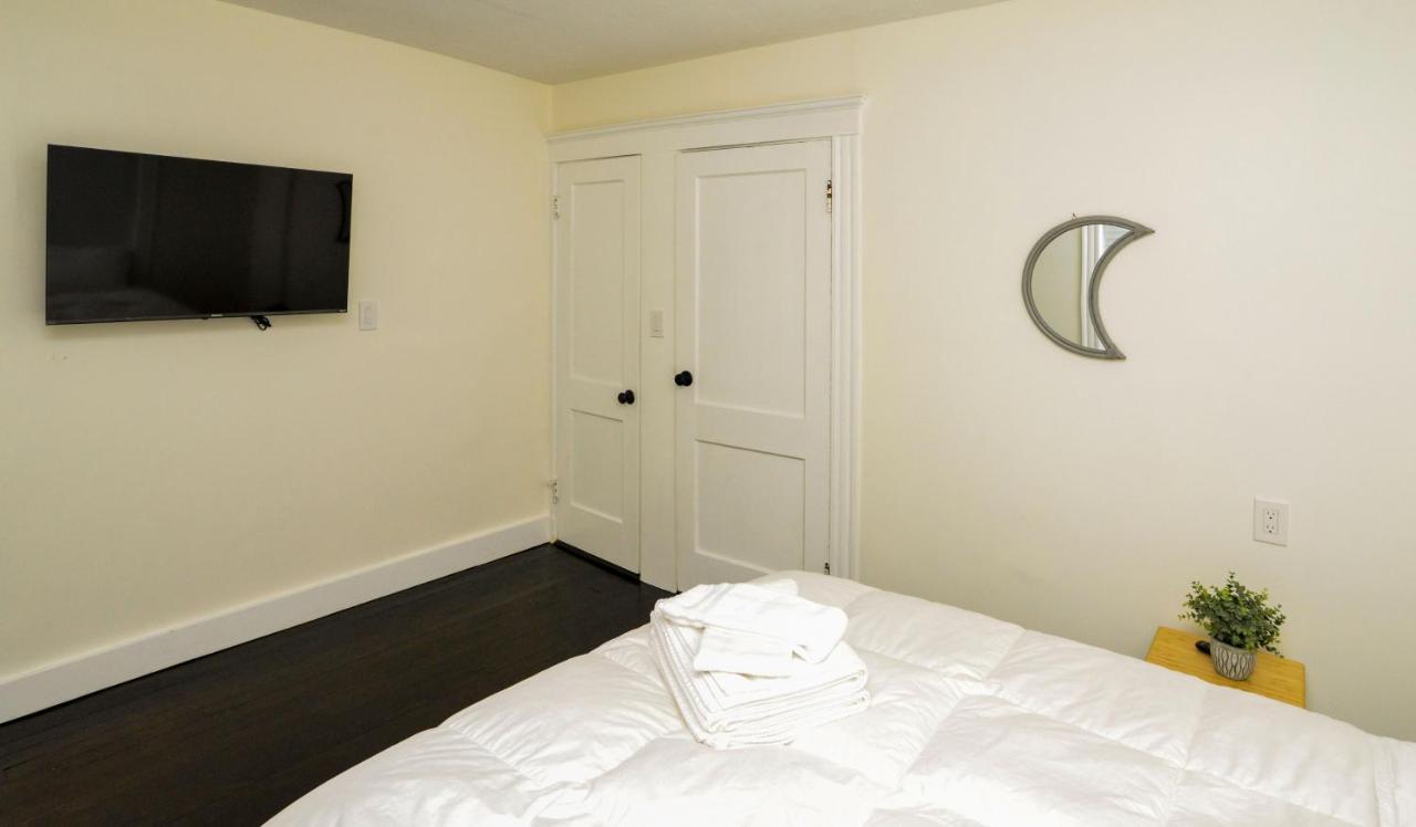 Modern Two Bedroom Condo - Boston Stoneham 외부 사진
