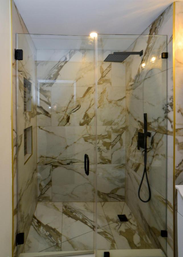 Modern Two Bedroom Condo - Boston Stoneham 외부 사진