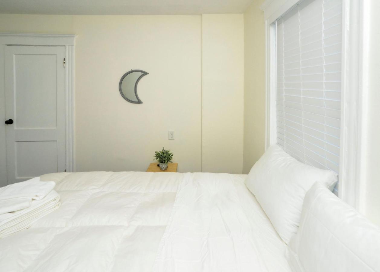 Modern Two Bedroom Condo - Boston Stoneham 외부 사진