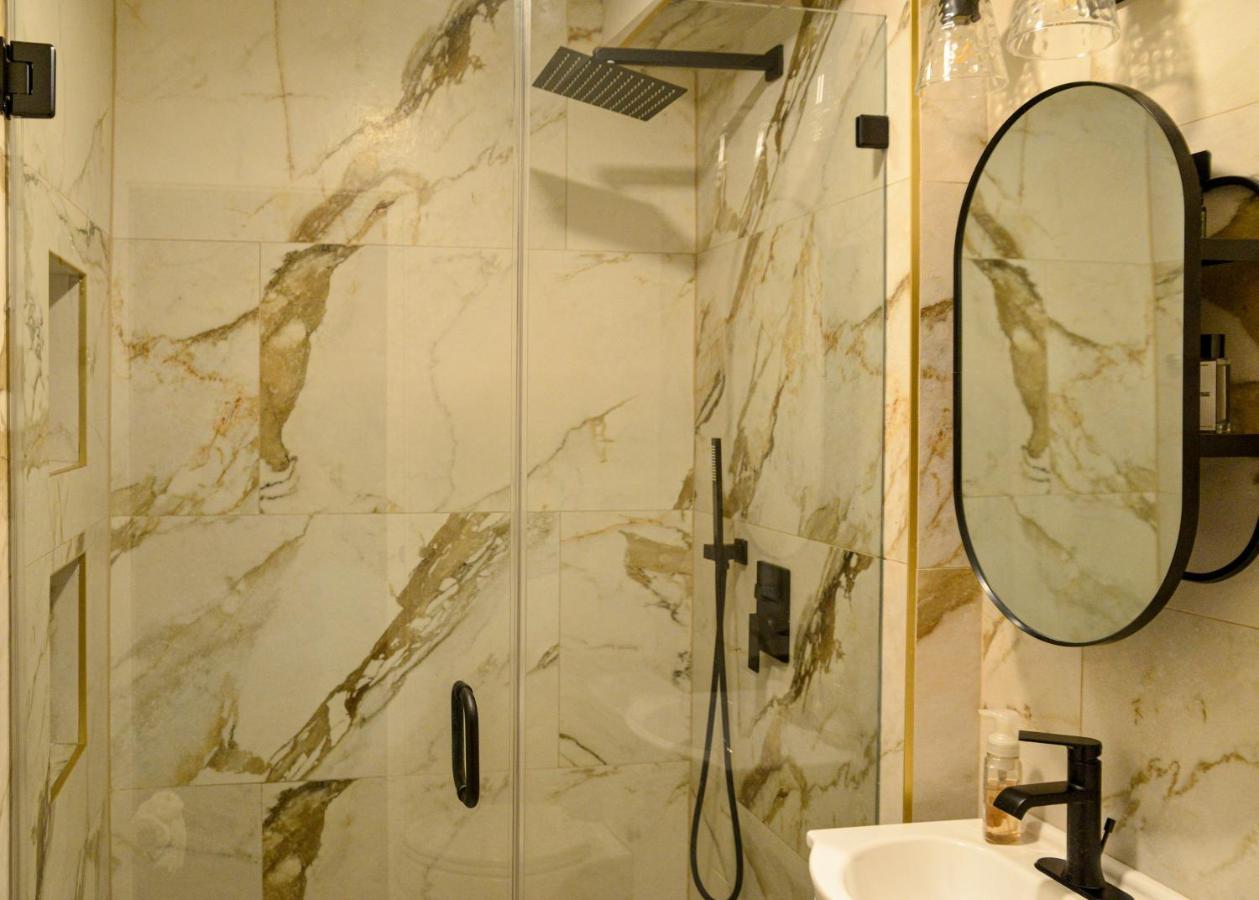 Modern Two Bedroom Condo - Boston Stoneham 외부 사진